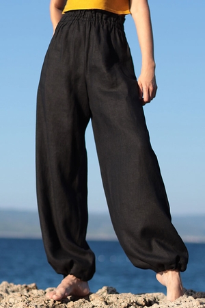 Walk through summer days with ease and style thanks to our quality linen harem pants, which are made in the Czech Republic.