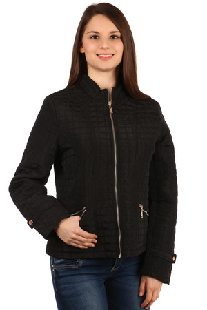 Women's quilted zippered jacket. Two pockets at the front. Design without hood. Suitable for spring and autumn. Material: