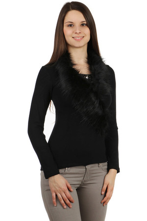 Elegant T-shirt with fur and brooch. Import: Turkey Material: 90% viscose, 10% elastane
