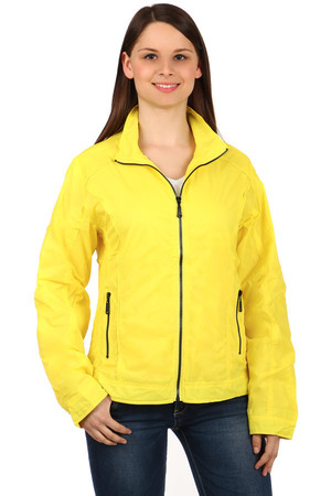 Lightweight ladies jacket suitable for sports (running, hiking ..) and casual wear. Zip fastening. Design without hood. The