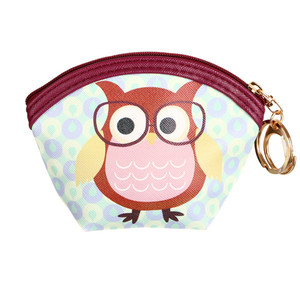 Mini wallet with owl picture. The main pocket holds coins and small items. Key carabiner included. Size: h 9 cm, w 12 cm,