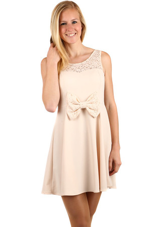 Beautiful dress with lace and bare back. Front bows. Material: 70% polyester, 25% viscose, 5% elastane Import: Italy