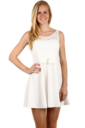 Beautiful dress with lace and bare back. Front bows. Material: 70% polyester, 25% viscose, 5% elastane Import: Italy