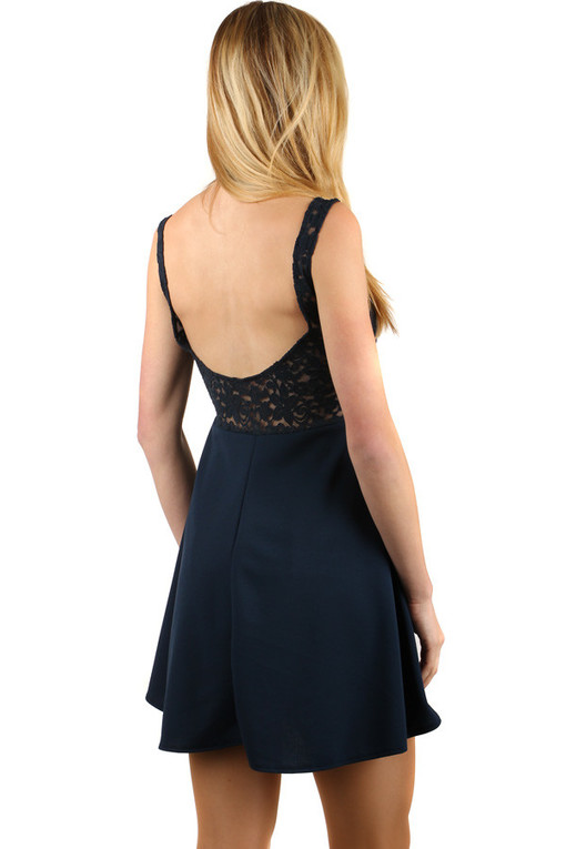 Short dress with ribbon and bare back