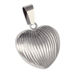 Pendant made of surgical steel scalloped heart. Dimensions: width 24mm, length 22mm