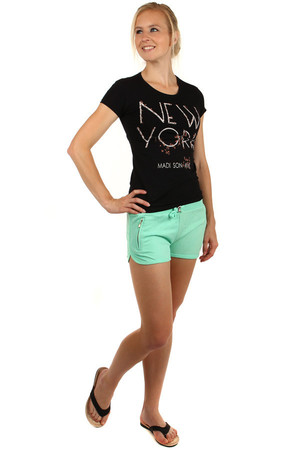 Women's t-shirt with a distinctive stone sign. The shirt has a short sleeve and a round neckline. Suitable for casual wear,