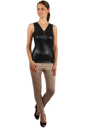 Women's tank top in shiny finish. The neckline is completed with a functional zipper. The vest is made of comfortable