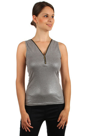 Women's tank top in shiny finish. The neckline is completed with a functional zipper. The vest is made of comfortable