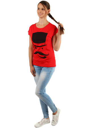 Women's cotton t-shirt. Free, comfortable fit. Short sleeve. Round neckline. Original print on the front. Suitable for casual