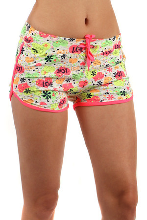 Mini shorts with hearts and contrasting trim. Drawstring on waist. Comfortable material. Material: 95% cotton, 5% elastane