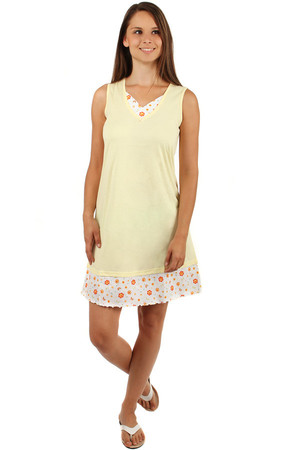 Nightgown with a decorative trim with flowers. Material: 80% cotton, 20% polyester