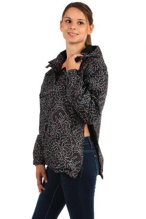 Women's sports softshell jacket suitable for bad weather, with stylish print. Zipper is not zipped, only halfway. Jacket