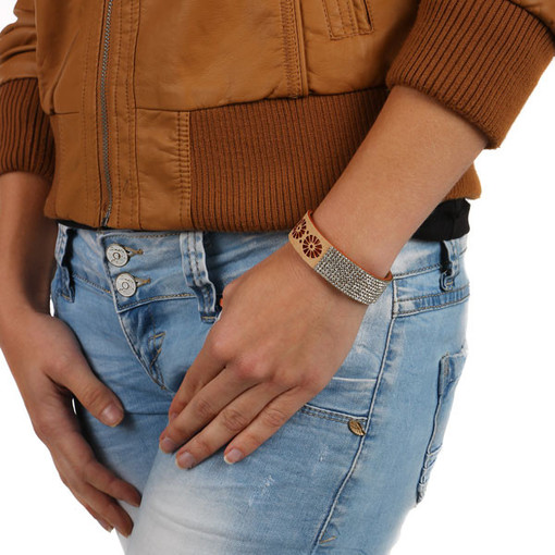 Elegant women's leatherette bracelet