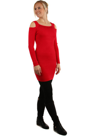 Longer sweater / dress with flint application and cut out shoulders. Material: 65% cotton, 35% polyester.