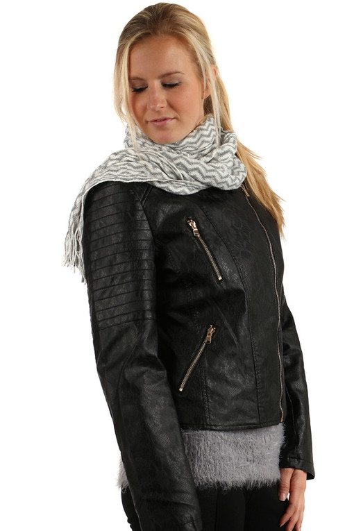 Women's knitted patterned scarf