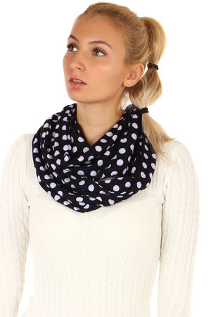 Womens tunnel scarf with polka dots. Material: 100% viscose.