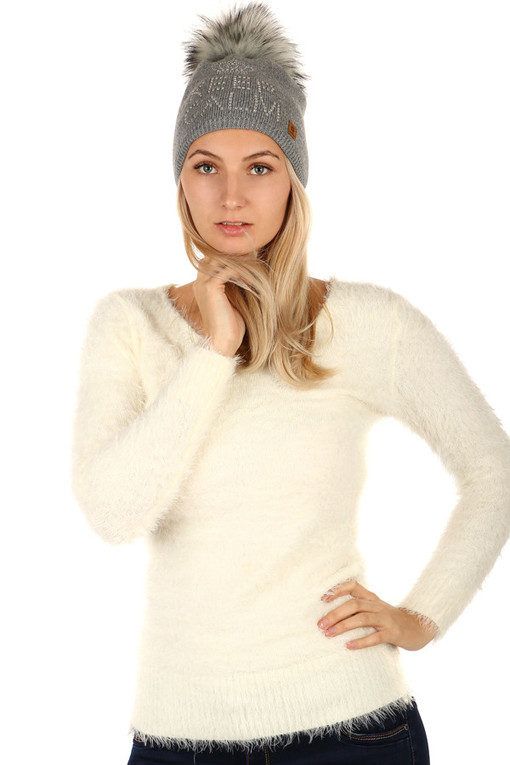 Women's knitted hat with stone and pompom sign