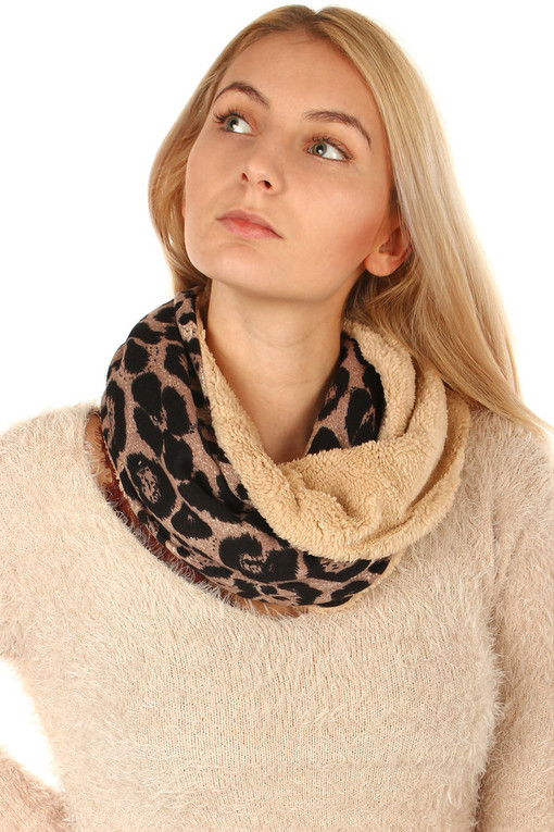 Women's tunnel scarf animal pattern and fur