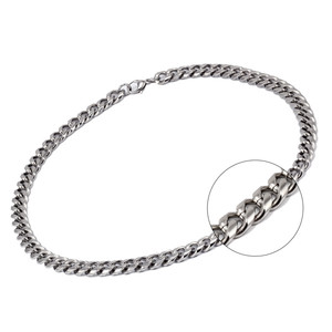 Massive neck chain made of surgical steel. Dimensions: 58cm long, 1cm wide, 0.4cm thick.