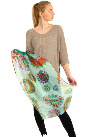 Imaginative circular scarf with oriental pattern, pleasant material, various color combinations. Material: 100% viscose