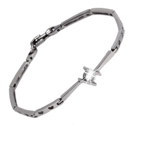 Narrow surgical steel bracelet. Dimensions: width 2mm, stone 4 x 4mm, length 16,5cm