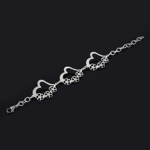Bracelet made of surgical steel connected by heart