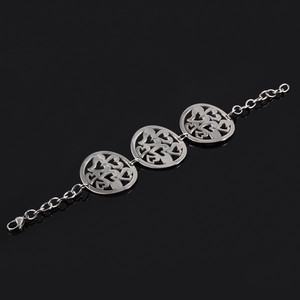 Bracelet made of surgical steel heart in circle. Dimensions: length adjustable 17-22cm, circle 35mm, thickness 1mm