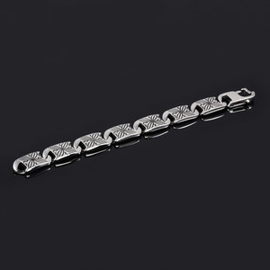 Wide decorated surgical steel bracelet. Dimensions: width 16mm, mesh length 30mm, thickness 4mm, length 21,5cm