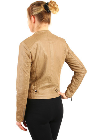 Short leatherette ladies jacket with asymmetrical fastening. Suitable for spring / autumn. Material: upper 60% polyurethane,