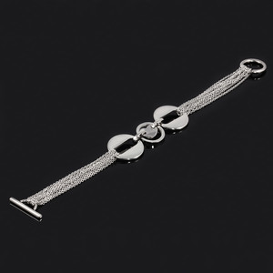 Surgical steel chain bracelet with rings. Dimensions: 2mm thickness, middle 17mm size, 21cm length