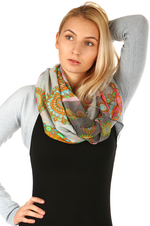 Women's circular scarf oriental pattern