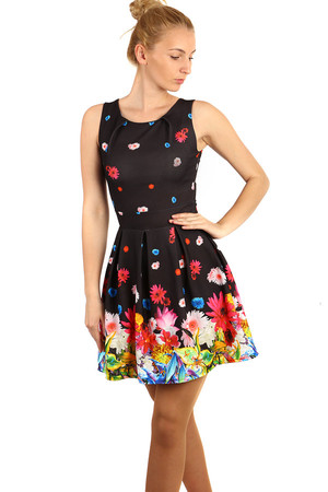 Summer flowered dress with folded skirt. Material: 95% polyester, 5% elastane. Import: Italy