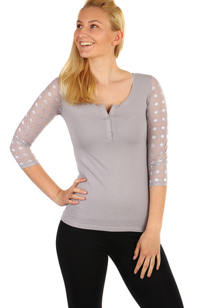 Women's T-shirt with lace 3/4 sleeves and buttons in the neckline. Great choice of colors. Material: 95% cotton, 5% lycra.
