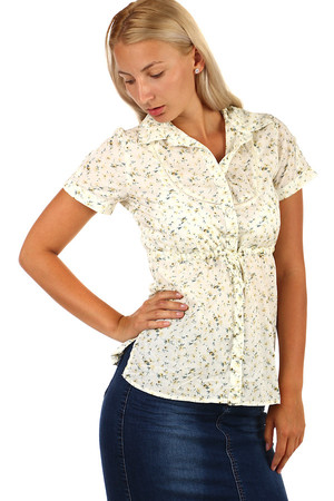 Romantic ladies blouse with floral pattern. Button fastening. Material: 100% cotton.