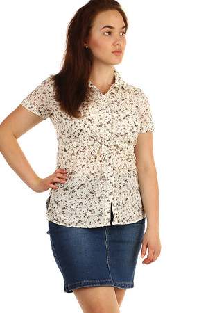 Romantic ladies blouse with floral pattern. Button fastening. Material: 100% cotton.