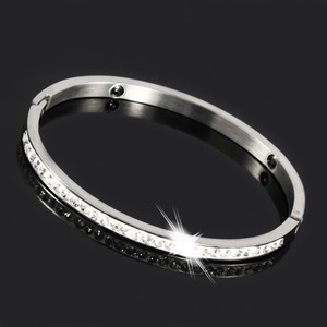 Bracelet made of surgical steel circle. Variant A: diameter 5.5cm, width 4mm, thickness 2mm Variant B: diameter 6.2cm, width