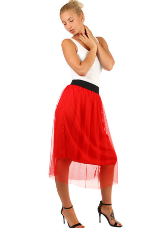 Romantic longer tulle skirt with rubber at the waist. Solid color design. Material: 65% viscose, 35% polyester. Import: Italy