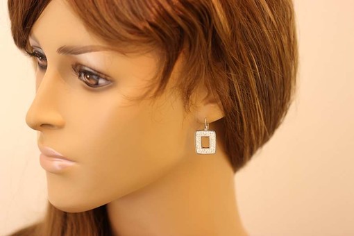 Glittering surgical steel earrings with rhinestones