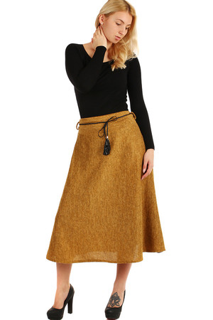 Long knit skirt with decorative belt. Highlighted monochrome finish. The tape type may vary depending on the current offer.