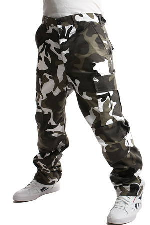 Men's camouflage pants. button fastening adjustable waistband at the waist tapes to tight around the ankle Material: 65%