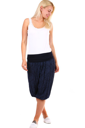 Women's three quarter harem trousers with pattern. Very comfortable cut and material. Material: 100% viscose Import: Italy