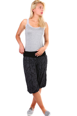 Women's three quarter harem trousers with pattern. Very comfortable cut and material. Material: 100% viscose Import: Italy
