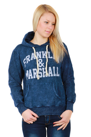 Interesting sweatshirt with over the chest and kangaroo pocket. The sweatshirt is interestingly batiked. Material: 95%