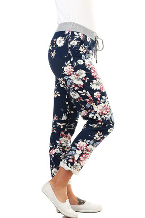 Women's tracksuit in 7/8 length with print. Elastic rubber at the waist and drawstring lace. Material : 95% cotton, 5%