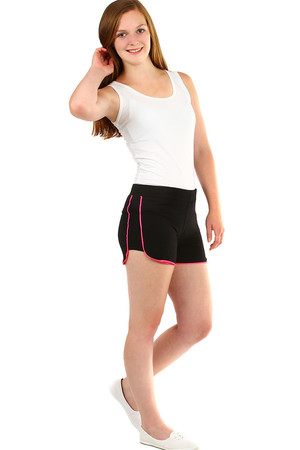 Sporty women's cotton shorts with higher seven and distinctive trim. Material: 95% cotton, 5% elastane Import: Turkey