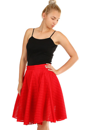 Ladies short skirt with striped pattern. Zip fastening at the back. Material: 100% polyester.