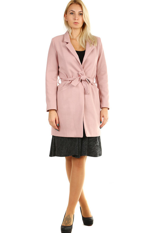 Women's coat with belt and collar