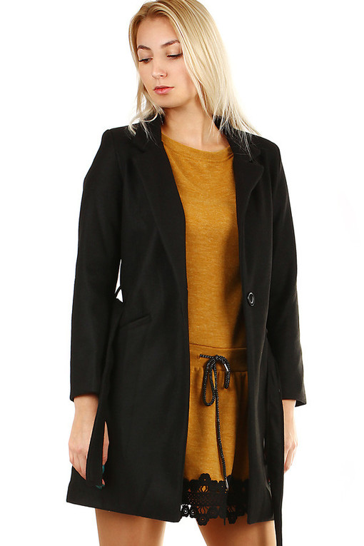 Women's coat with belt and collar