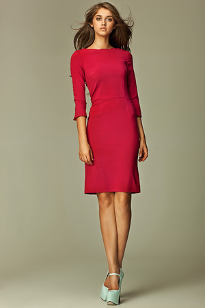 Women's midi dress with three-quarter sleeve. Hidden zip fastening on back. The sleeves have a small slit. Minimalist fitting