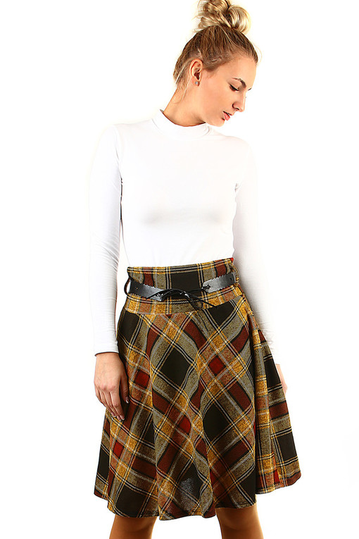 Auntie skirt with checkered pattern
